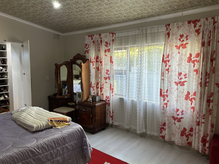 3 Bedroom Property for Sale in Peerless Park West Western Cape